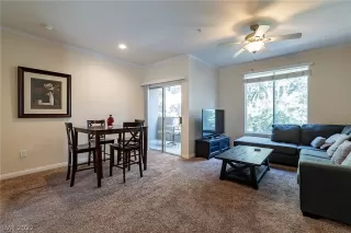 Photo #4: 2442103 Listing