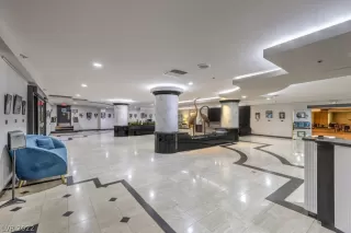 Photo #3: 2442105 Listing