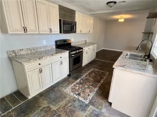 Photo #4: 2442106 Listing 