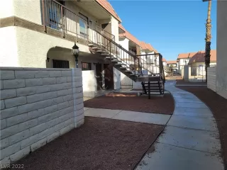 Photo #3: 2442131 Listing 