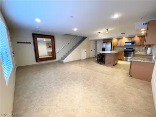 Photo #4: 2442195 Listing