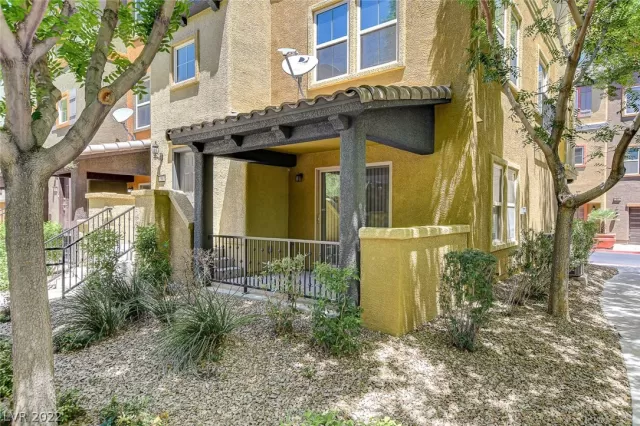 MLS: 2442218 Condo For Sale