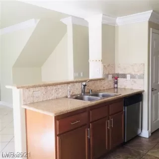 Photo #3: 2442237 Listing 