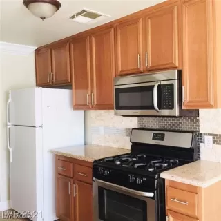 Photo #4: 2442237 Listing 