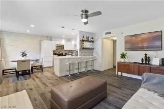 Photo #3: 2442253 Listing