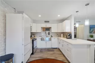 Photo #4: 2442253 Listing