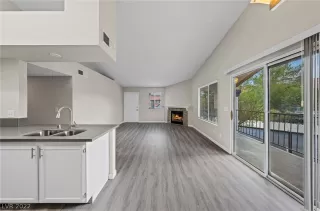 Photo #4: 2442255 Listing