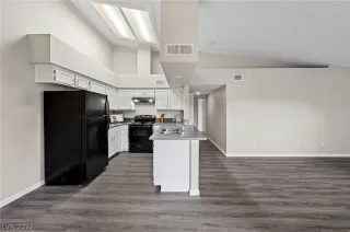 Photo #5: 2442255 Listing