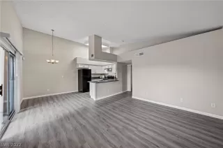 Photo #6: 2442255 Listing