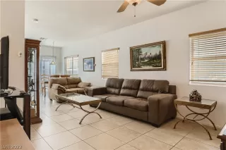 Photo #4: 2442261 Listing