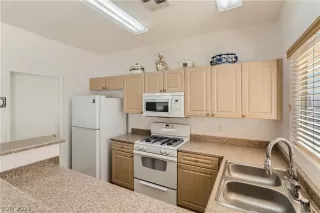 Photo #6: 2442261 Listing