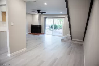 Photo #4: 2442340 Listing