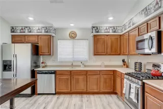 Photo #4: 2442345 Listing