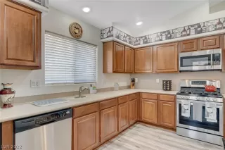 Photo #5: 2442345 Listing