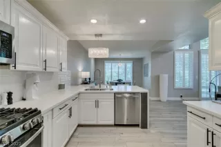 Photo #4: 2442347 Listing