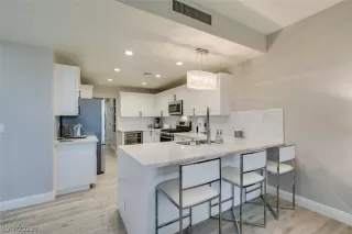 Photo #6: 2442347 Listing