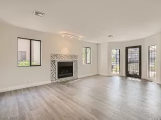 Photo #4: 2442359 Listing 