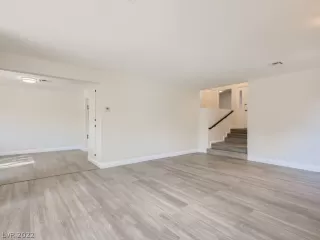 Photo #5: 2442359 Listing 