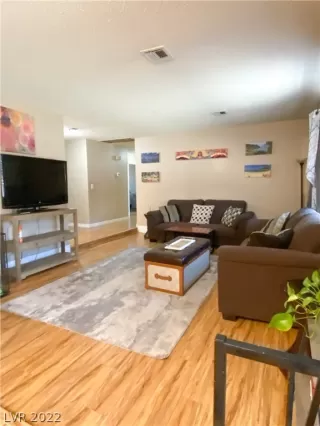 Photo #5: 2442382 Listing 