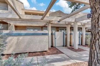 Photo #3: 2442383 Listing