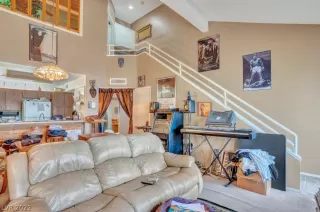 Photo #5: 2442383 Listing