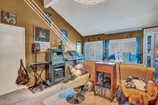 Photo #6: 2442383 Listing