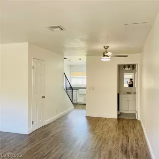 Photo #3: 2442428 Listing