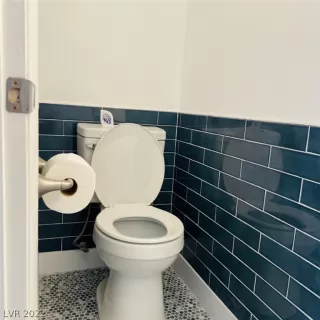 Photo #4: 2442428 Listing