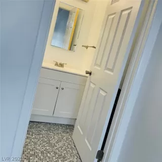 Photo #5: 2442428 Listing