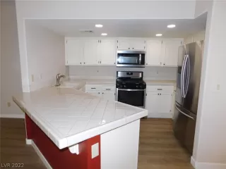 Photo #1: 2442540 Listing 