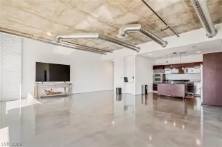 Photo #5: 2442559 Listing