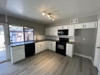 Photo #3: 2442569 Listing 