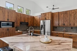 Photo #1: 2442570 Listing 