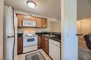 Photo #3: 2442597 Listing