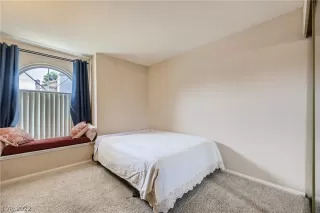 Photo #6: 2442597 Listing