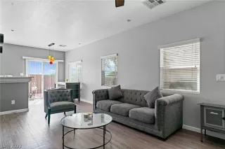 Photo #4: 2442669 Listing