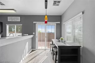 Photo #5: 2442669 Listing