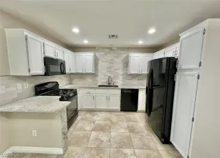 Photo #4: 2442698 Listing 