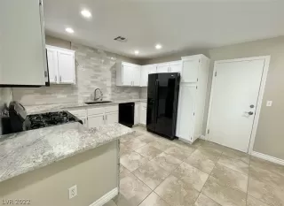 Photo #5: 2442698 Listing 