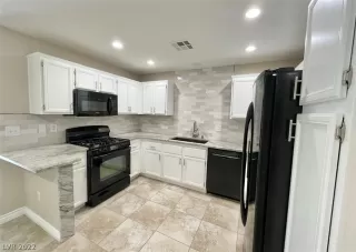 Photo #6: 2442698 Listing 