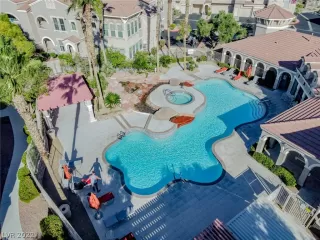 Photo #2: 2442706 Listing