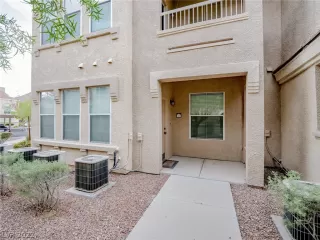 Photo #4: 2442706 Listing