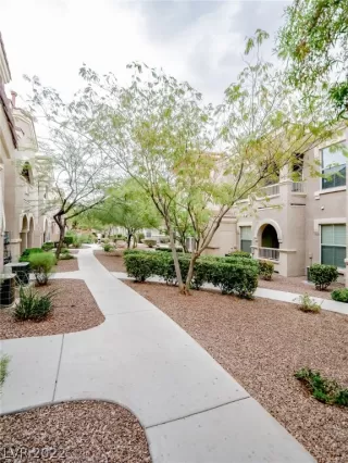 Photo #5: 2442706 Listing