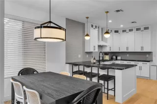 Photo #1: 2442728 Listing 