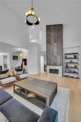 Photo #3: 2442728 Listing 