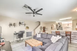 Photo #5: 2442799 Listing