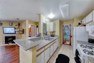 Photo #4: 2442805 Listing 