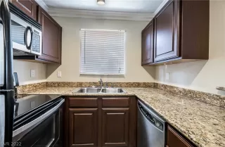 Photo #3: 2442870 Listing 