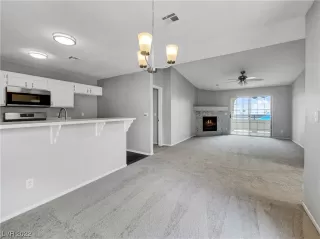 Photo #5: 2442904 Listing