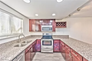 Photo #1: 2442913 Listing 